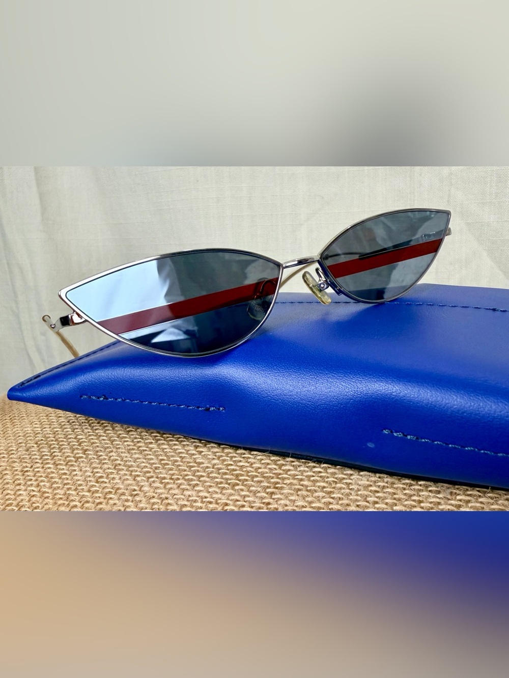 Gentle Monster POXI -02 Silver/Maroon
Slim Cat-eye Mirrored Sunglasses UNISEX - Picture 6 of 12